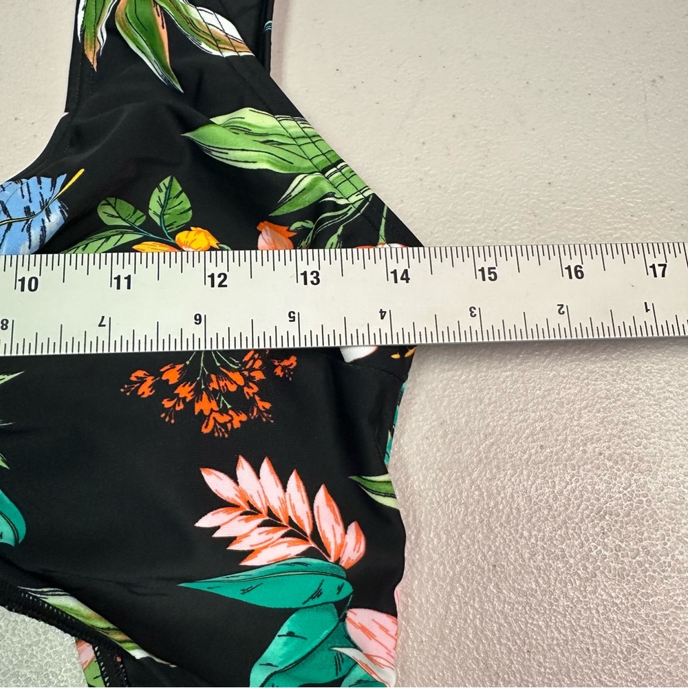 City‎ Chic Izzy Tropical Foliage One-Piece - Picture 3 of 7